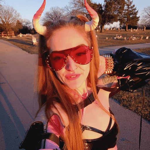 Chels (@emotrash777) profile image